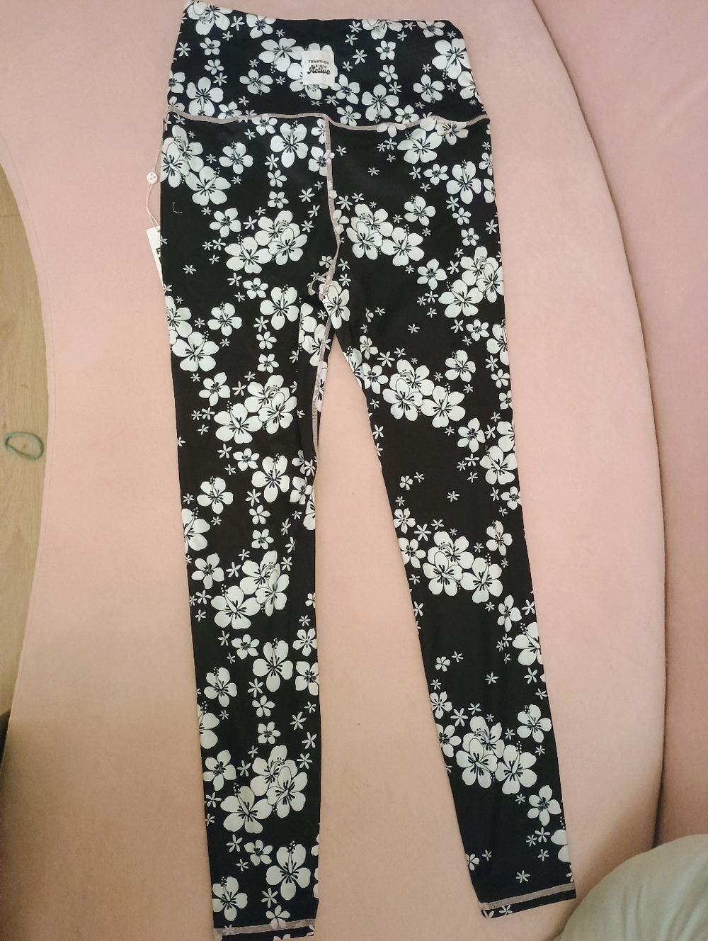 Frankie's Bikinis Active High-Waist Floral Print Leggings in Black NWT Large - Picture 2 of 9
